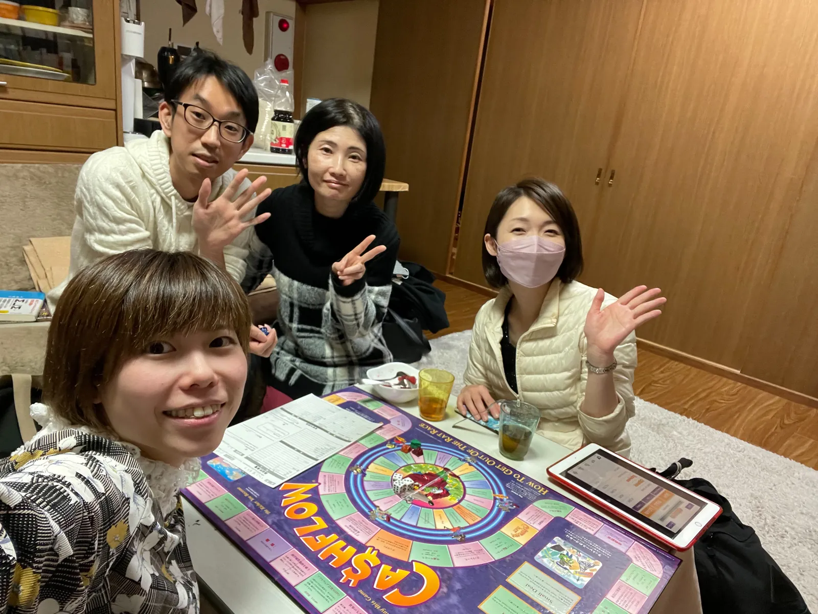 ボードゲームを楽しむ参加者