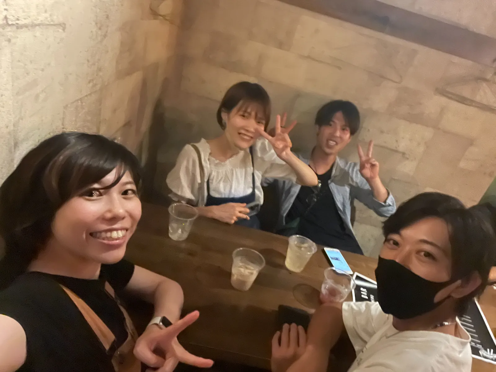 MINGLEの友活カフェ会で交流する参加者