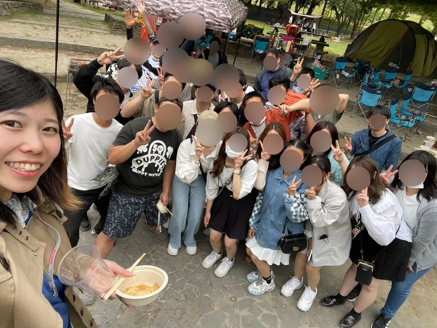 屋外イベントに集まった参加者の皆さん
