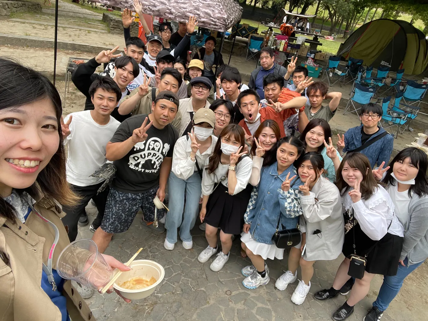 屋外イベントに集まった参加者の皆さん
