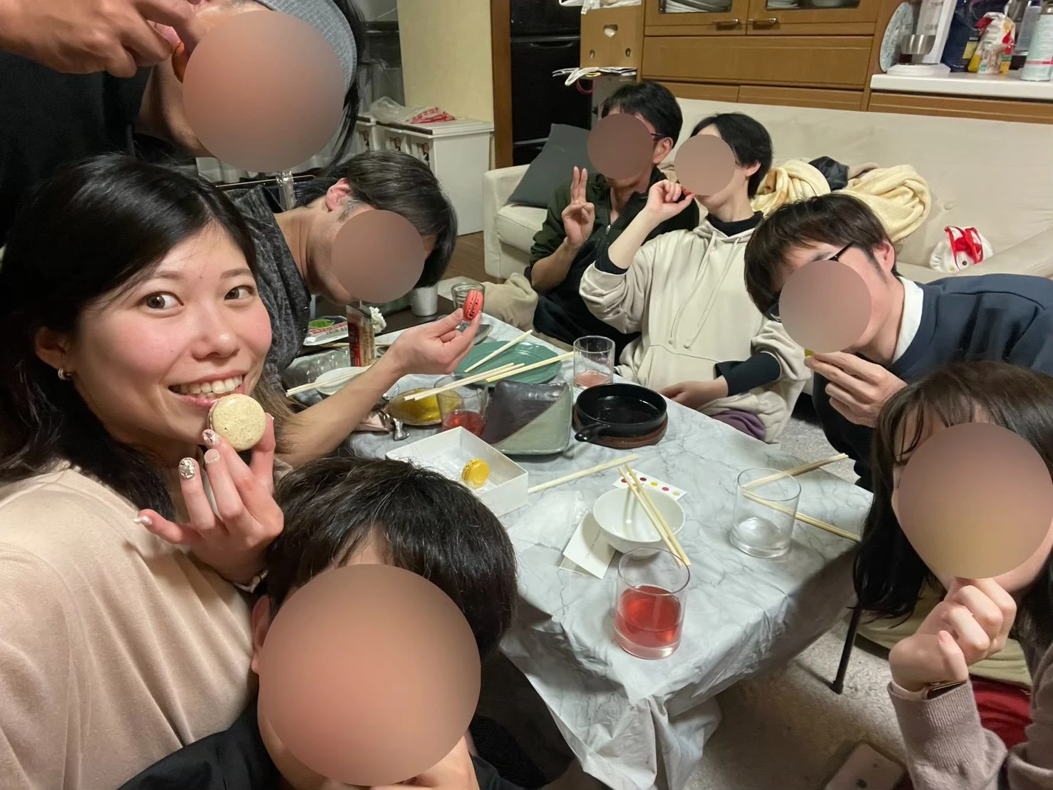 ホームパーティーに集まった参加者
