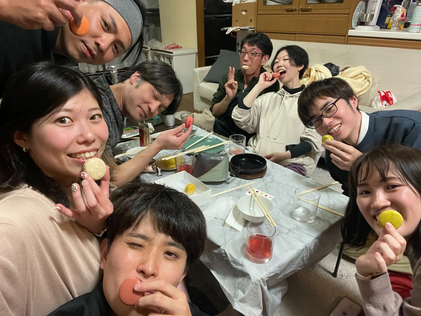 ホームパーティーに集まった参加者