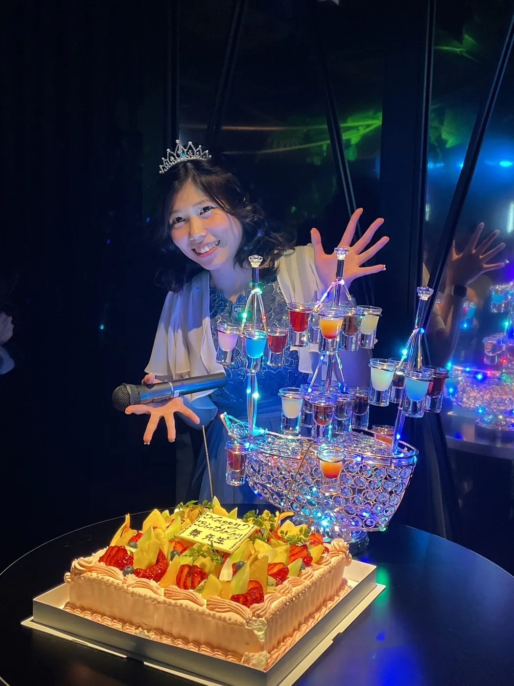 ケーキでお祝いするイベントの様子