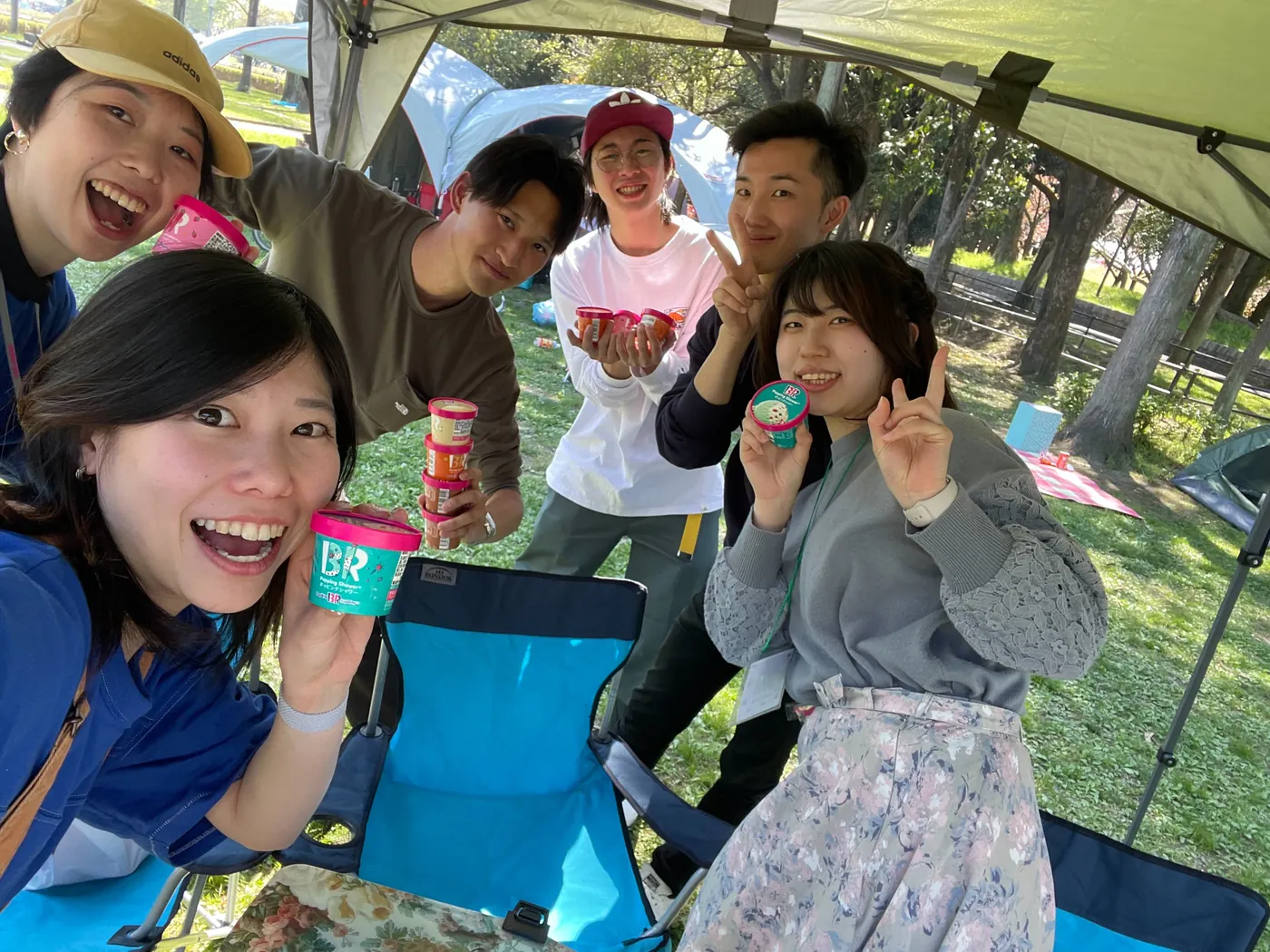 ピクニックイベントを楽しむ参加者